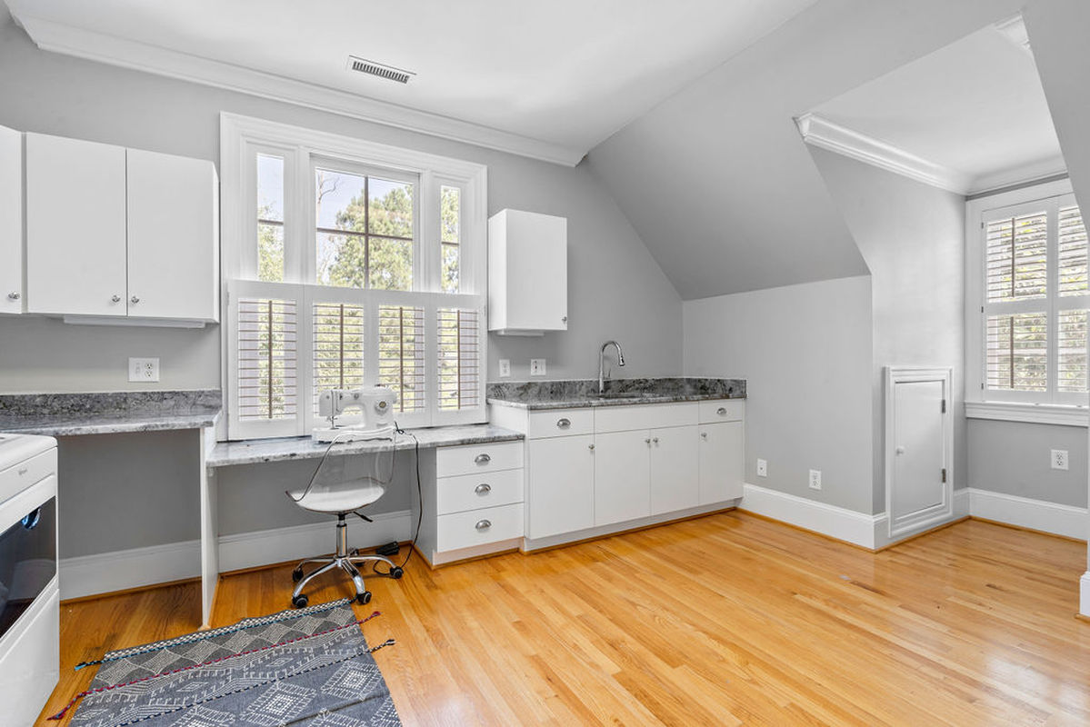 Caul Group-213 Devonbrook-42laundry