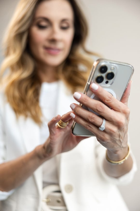 Follow us &#8211; TinaCaul-StudioPortraits-157