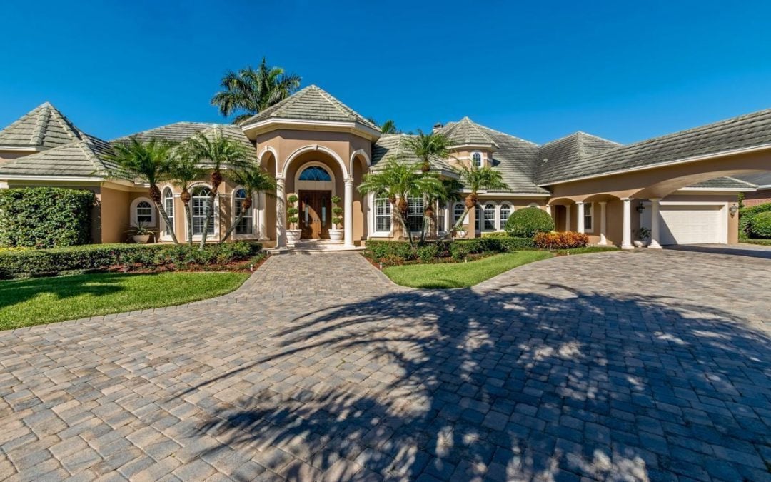 130 Wyndham Drive – Luxury Chain of Lakes Estate – $1,299,000