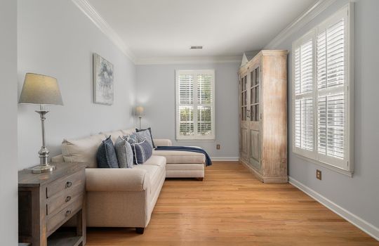 05-1627 Collier Street-12