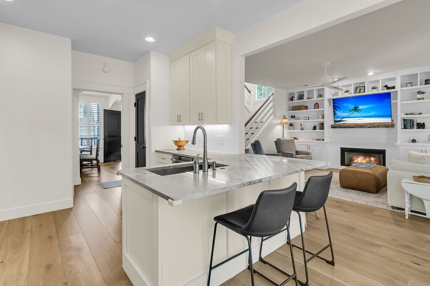 CREM - 1517 Faith St-36