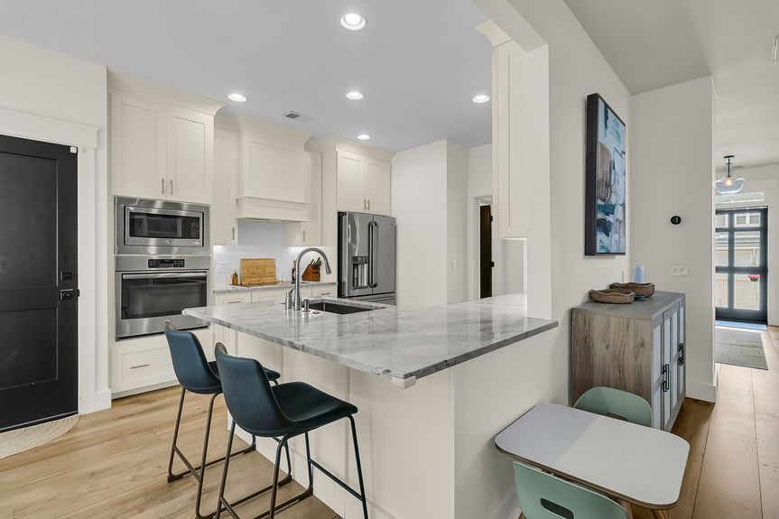 CREM - 1517 Faith St-37