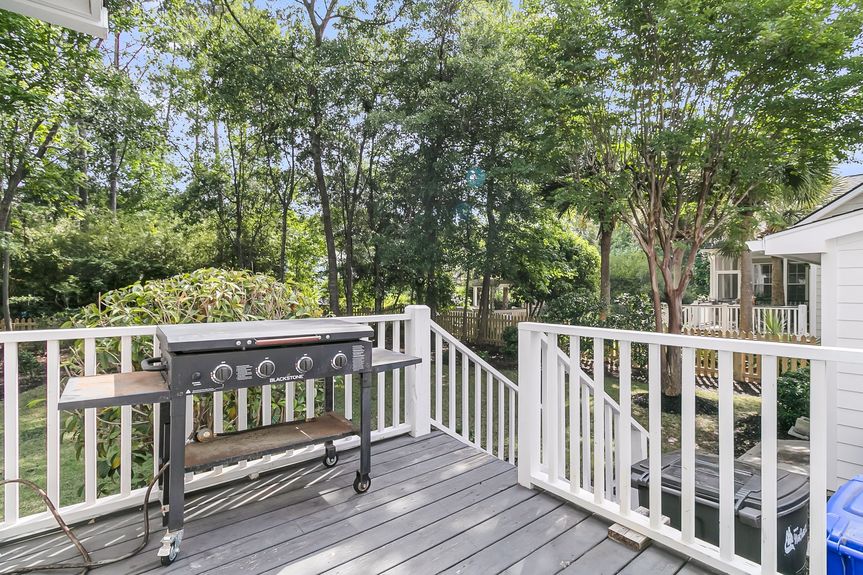 CREM - 1517 Faith St-53