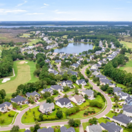 Living in Rivertowne Country Club: Everyday Life in a Mount Pleasant Golf Community