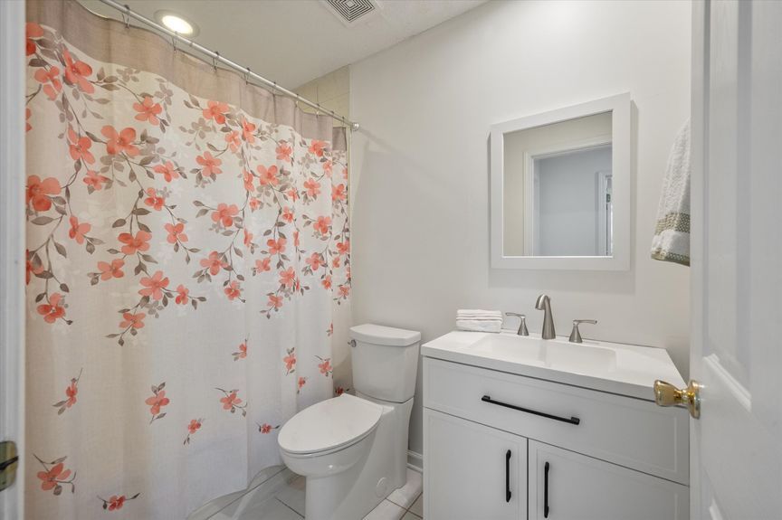 30-3108 Queensgate_i_Lowcountry_Exposure-2
