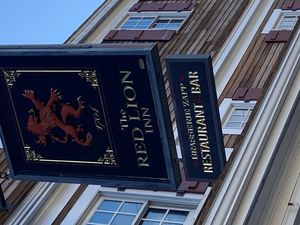 red lion sign
