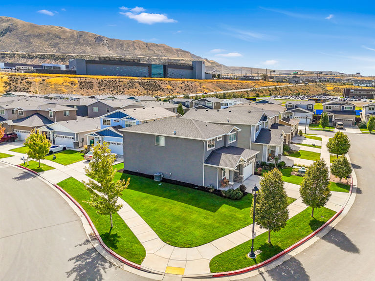 02-14773 Rising Star Way-2-3