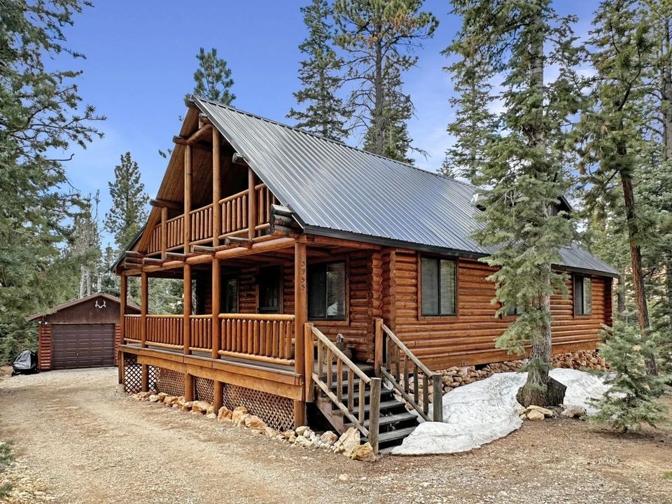 3955 N Moccasin Lane