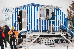 aGxzQUMqNJQqHpze_PowderMountain_PowderHaven_BluesCatOpening-22