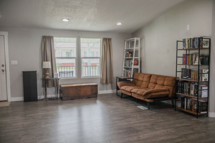 Family Room edit bob