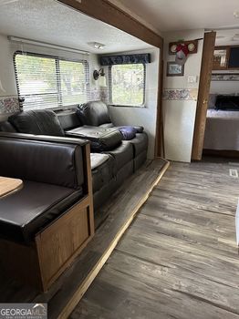 HD_1758330786536_interior_3