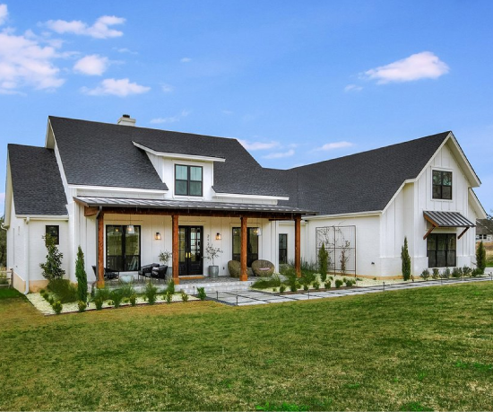 Farmhouse Style home for sale in NH