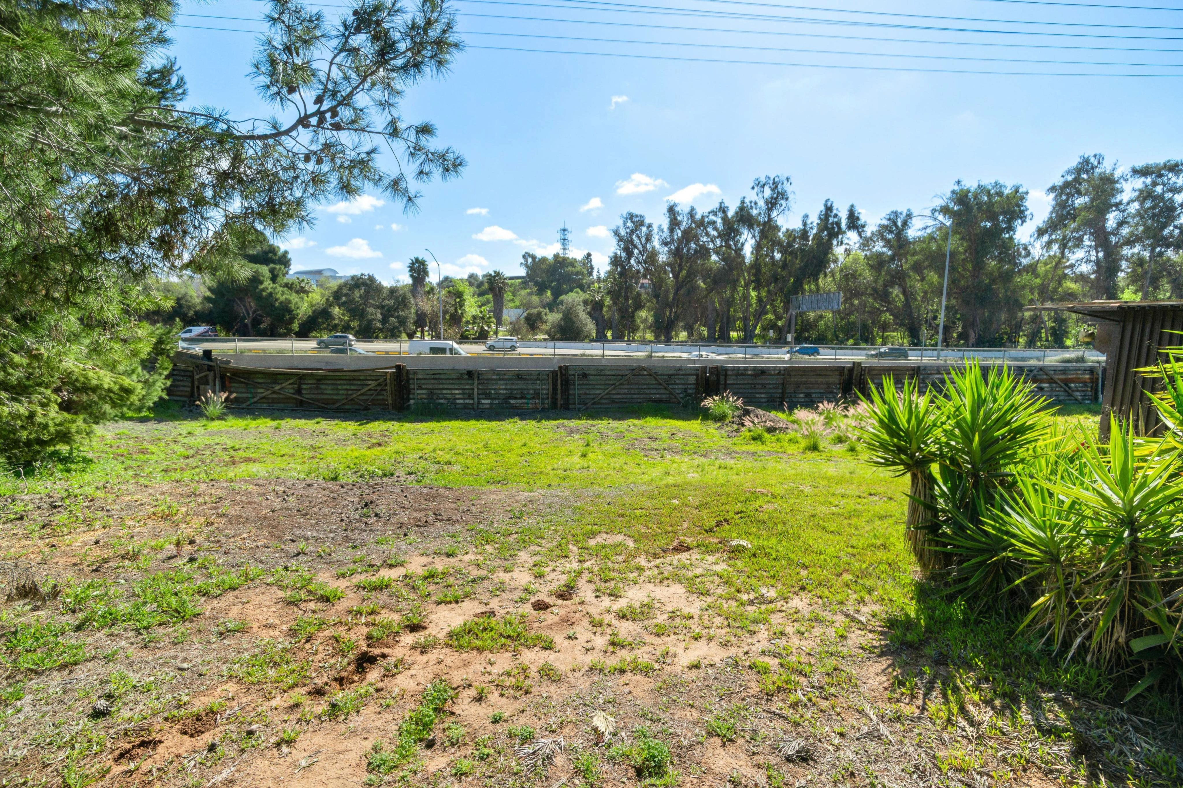 801 W Vista Way Vista CA, storage units on the 0.87 acre lot