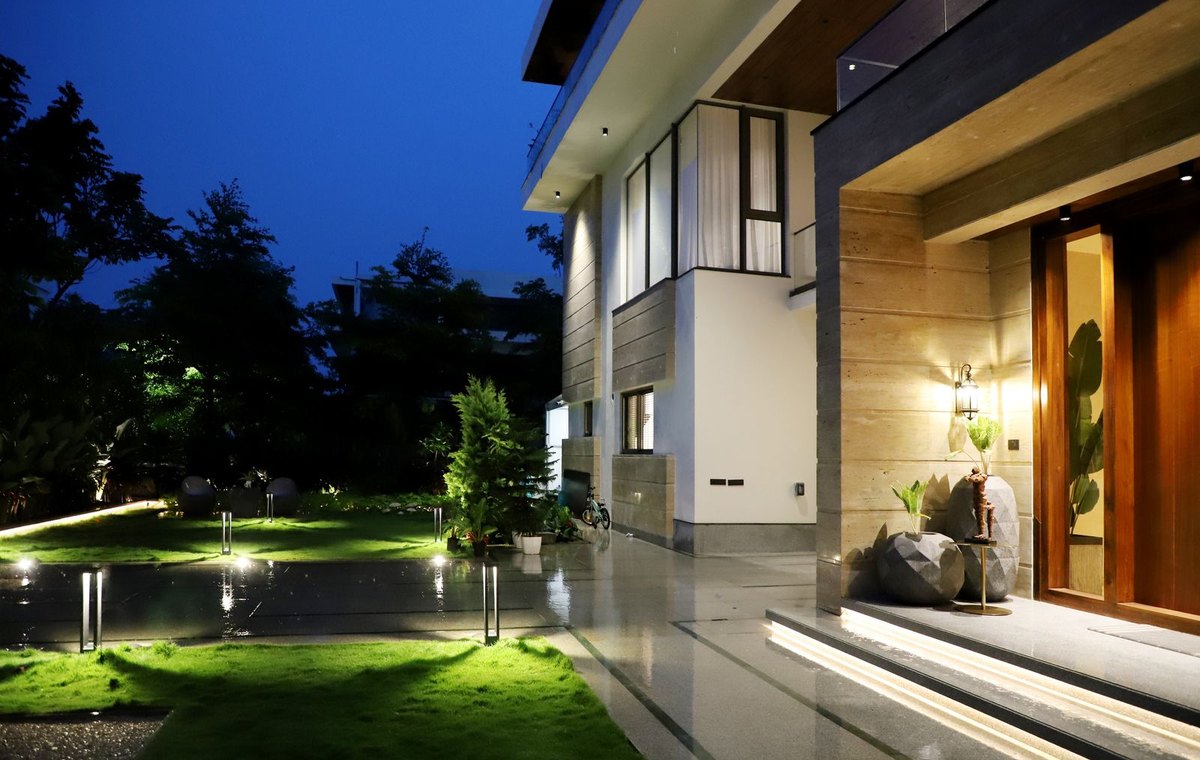 Buying Luxury Homes in Orange County with Confidence and Comprehensive Local Market Knowledge