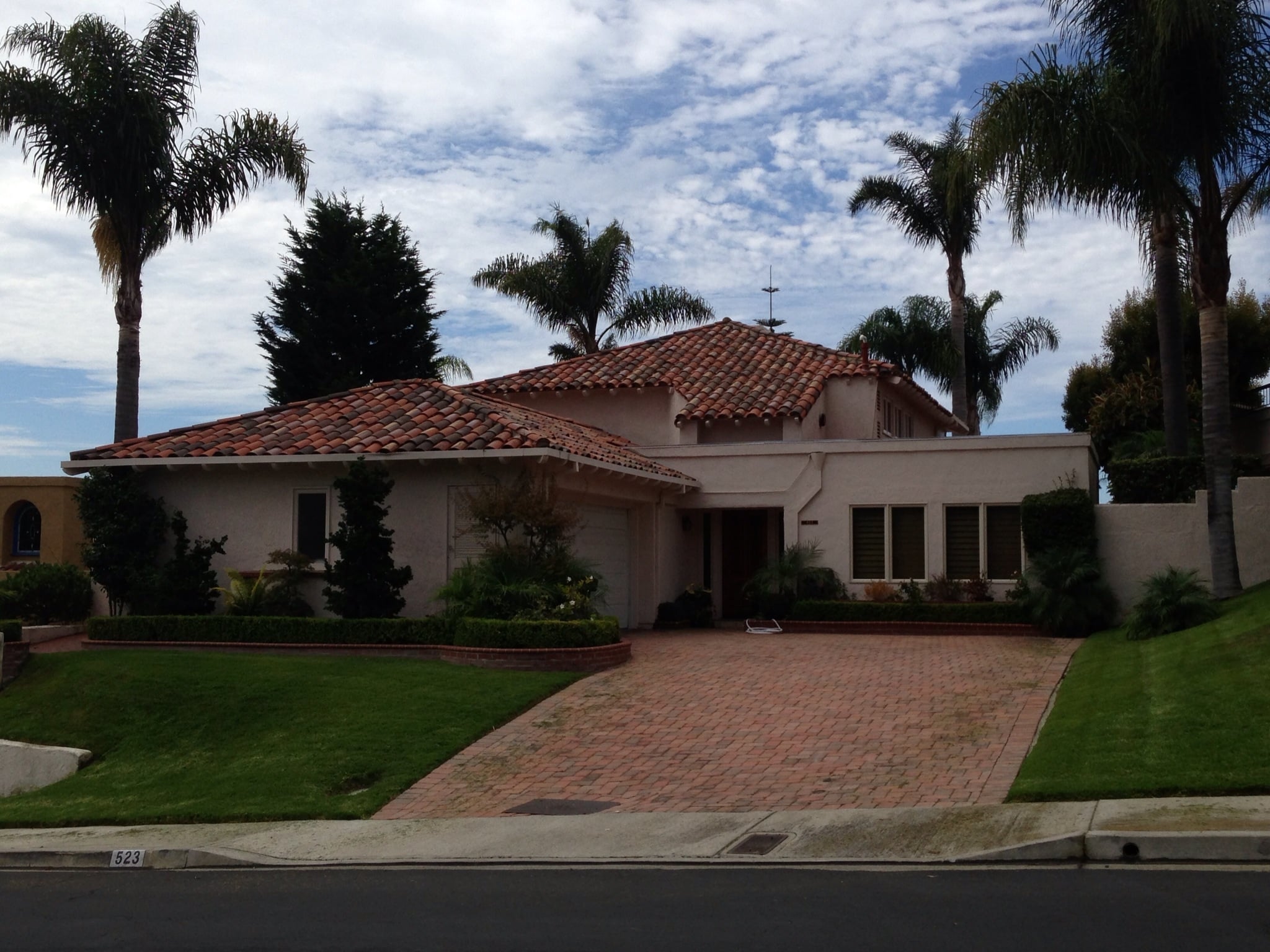 Front elevation before pre-market preparation at 513 Avenida Buenos Aires, San Clemente CA