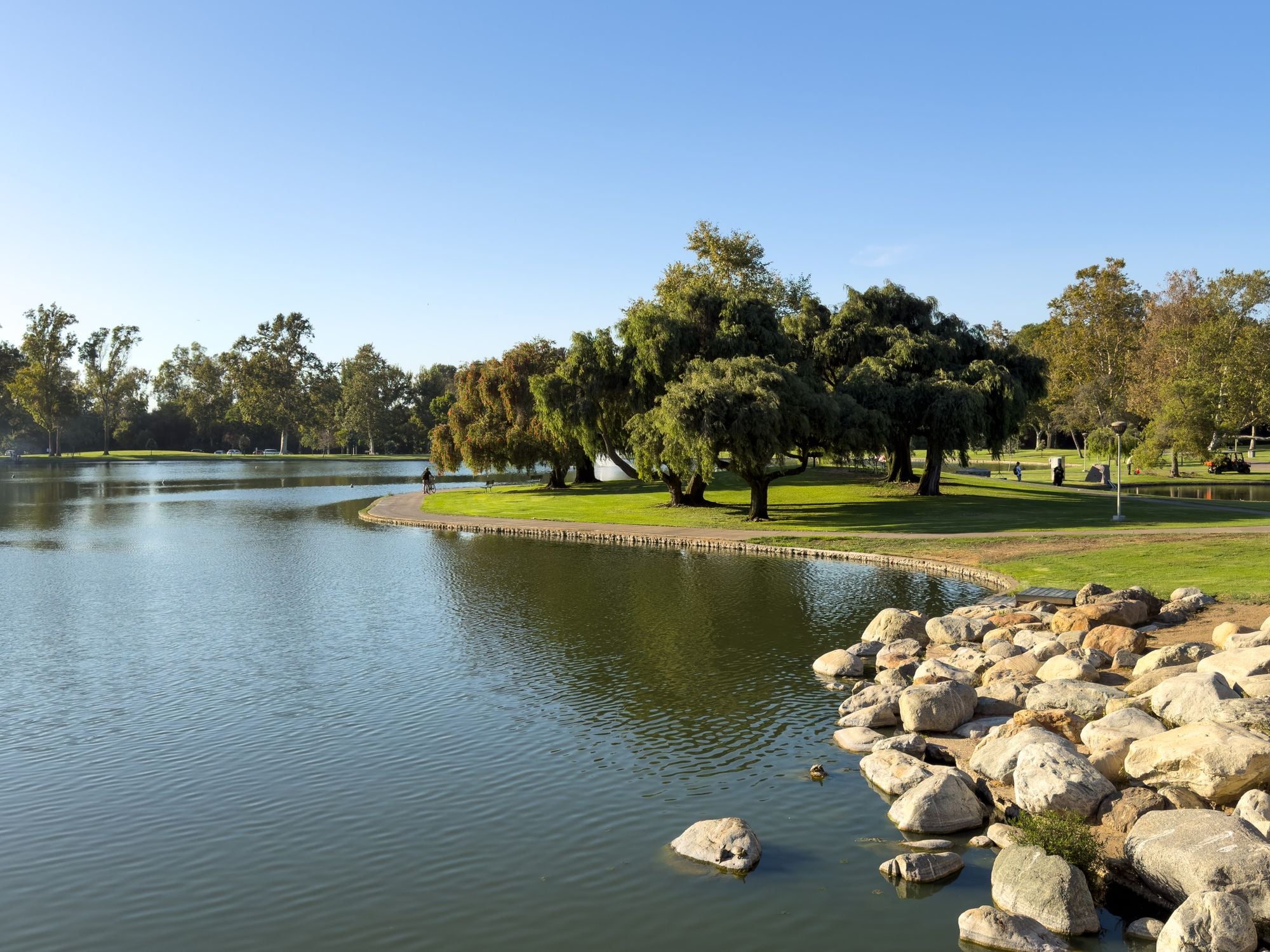 A lake and open lawn in a Southern California community park