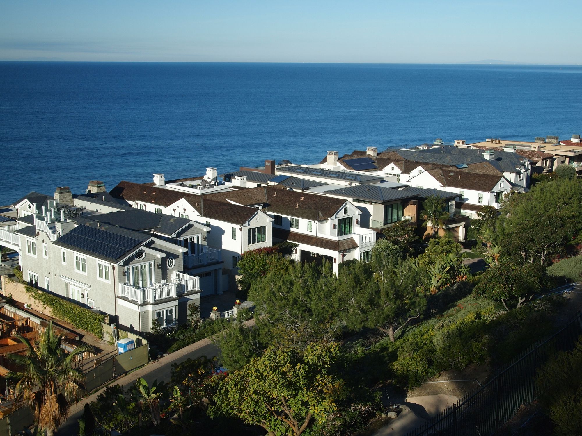 Coastal homes above the ocean on a Southern California bluff