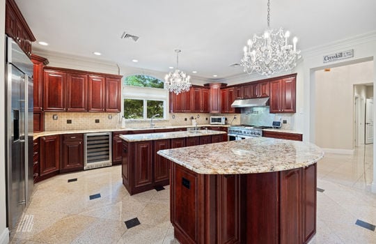 11 - Kitchen