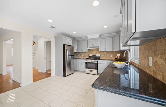 2 Kathleen Ct - 05