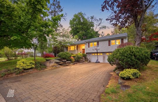 56 Northwood Ave - 01