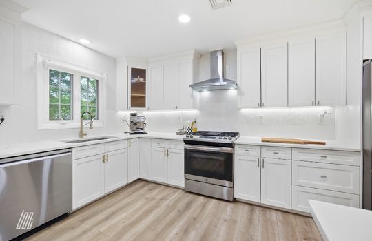 56 Northwood Ave - 06