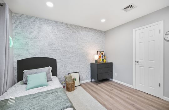 56 Northwood Ave - 21