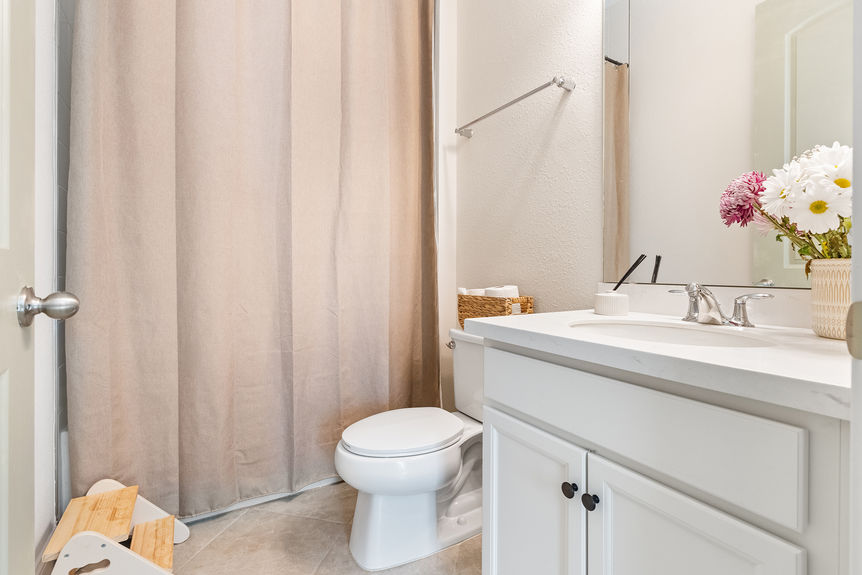 DOWNSTAIRS FULL BATH