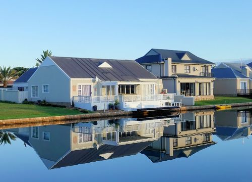 pexels-frans-van-heerden-1438832