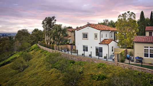 26 Gardenpath 001 soft white bldg