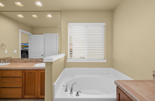 29-web-or-mls-15623-sw-raphael-ln