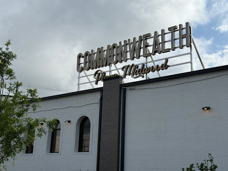Commonwealth Sign