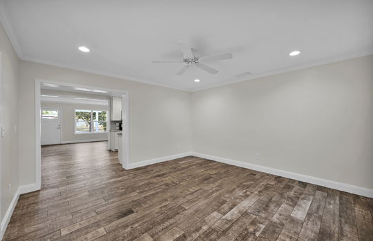 19-web-or-mls-1305 13th Ave_019