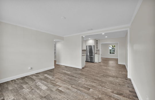 5-web-or-mls-1305 13th Ave_005