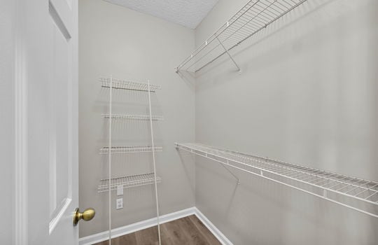 30-web-or-mls-8663 Derry__030