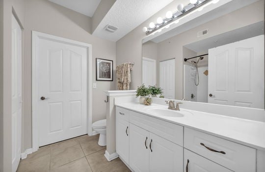 24-web-or-mls-10435 Mid town__024