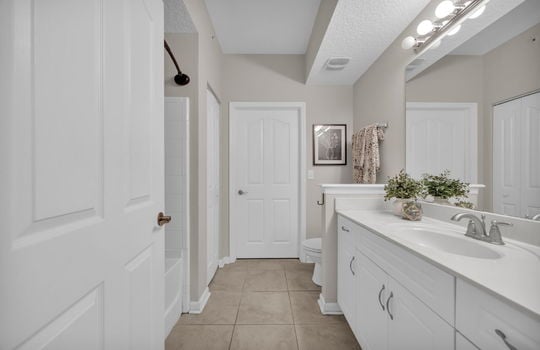 25-web-or-mls-10435 Mid town__025