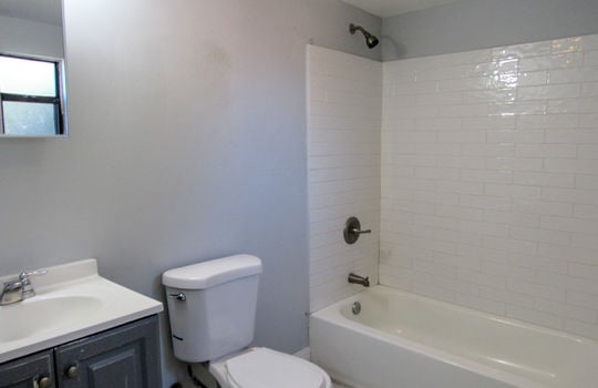2560 Vernon St--2
