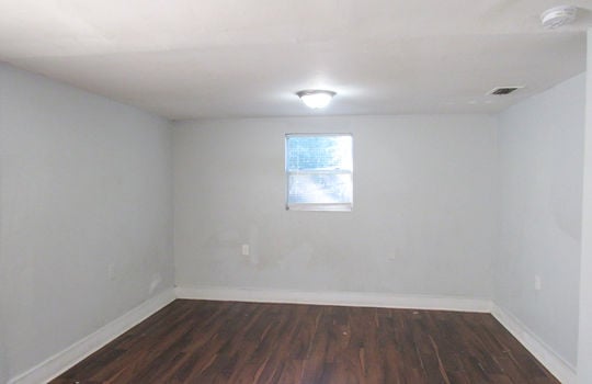 2560 Vernon St--4