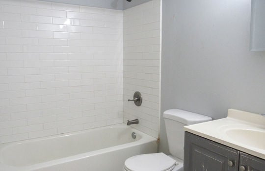 2560 Vernon St--5
