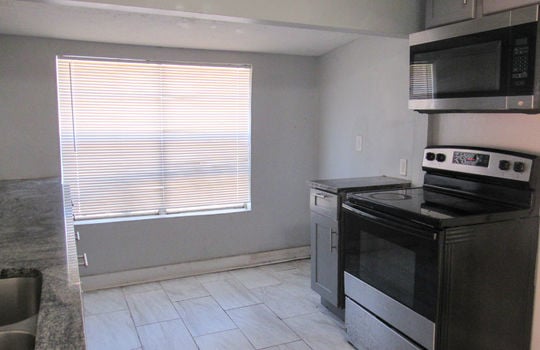 2560 Vernon St--6