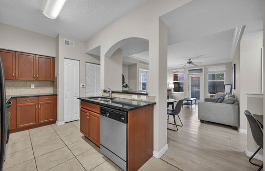 6-web-or-mls-10435 Mid town__006