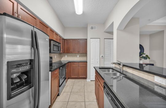 7-web-or-mls-10435 Mid town__007