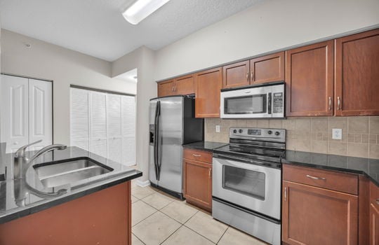 8-web-or-mls-10435 Mid town__008