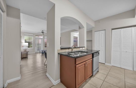 9-web-or-mls-10435 Mid town__009