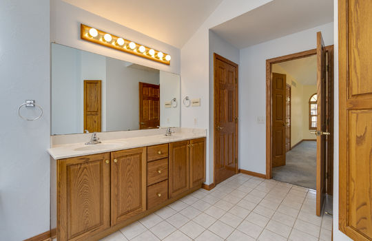 6031 Pinedale Interior-32