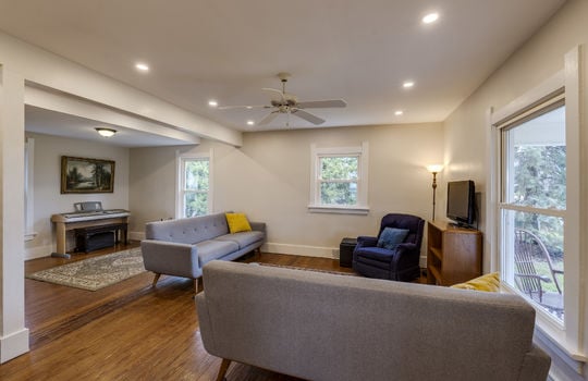 24261 Hull Prairie Rd Int-3