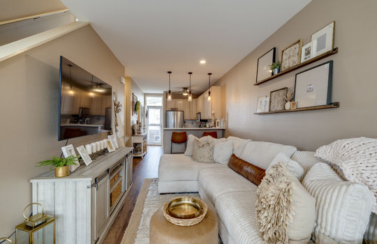 400 Beachwalk Trail Int-3