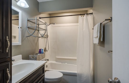 555 West 9th Street Int-13