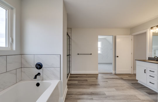 9395 Village Meadows Int-35