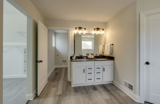 9395 Village Meadows Int-39